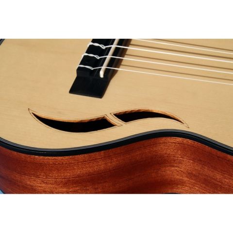 EGMOND C380.105V UKELELE CONCIERTO CON TAPA MACIZA CAOBA boca