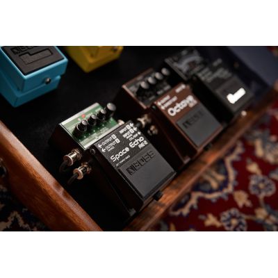 BOSS RE-2 Space Echo pedal efecto