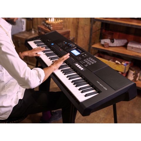 YAMAHA PSR EW-425 con 76 teclas sensitivas