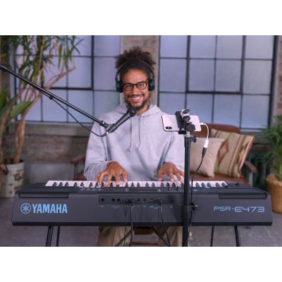 YAMAHA PSR EW-425 con 76 teclas sensitivas