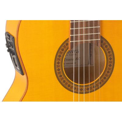GUITARRA CLÁSICA ADMIRA TRIANA SERIE FLAMENCO SATINADA ELECTRIFICADA CON FISHMAN 2