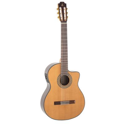 GUITARRA CLÁSICA ADMIRA A6 ELECTRIFICADA CON CUTAWAY CON FISHMAN SERIE ARTESANÍA