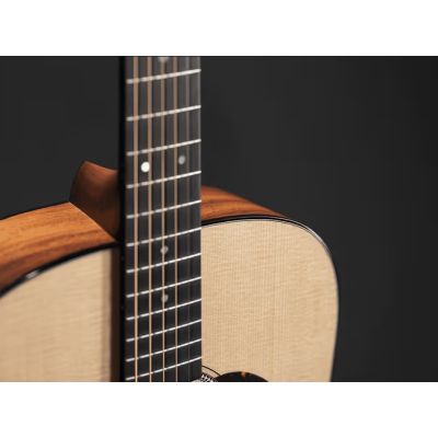 Martin Guitars D-16E-02