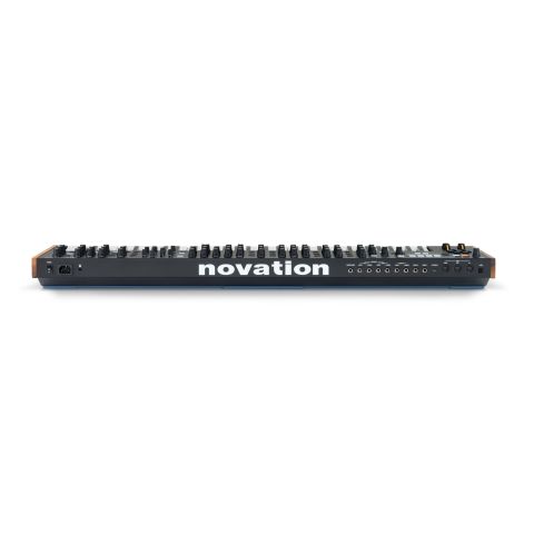 Novation SUMMIT sintetizador