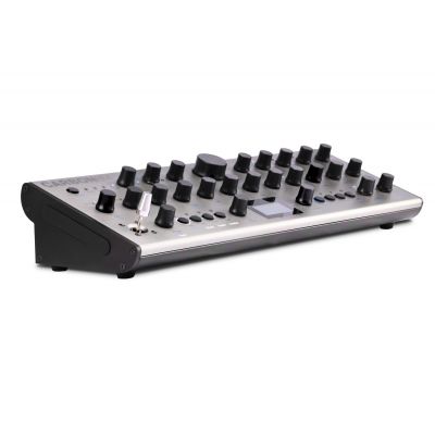 Modal CARBON8 M Modulo sintetizador