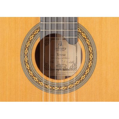 Admira Teresa Guitarra Clásica