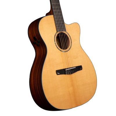 Cort GOLD-OC8 Nylon NAT Guitarra clásica electrificada con funda