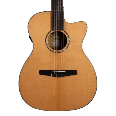 Cort GOLD-OC8 Nylon NAT Guitarra clásica electrificada con funda