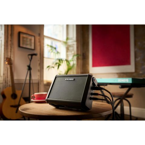Boss CUBE Street Mini Amplificador multinstrumento con batería