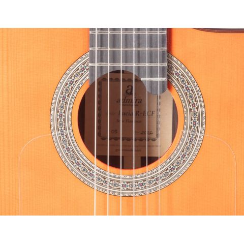 Admira Lucia Cutway Fishman Guitarra Flamenca Serie Roja