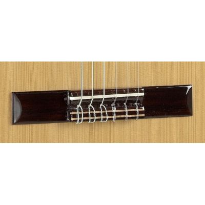 Alhambra 2c guitarra clásica para empezar el conservatorio. Tres años de garantía puente