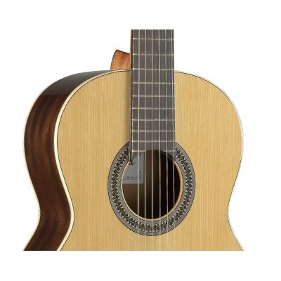 Alhambra 2c guitarra clásica para empezar el conservatorio. Tres años de garantía. Tapa